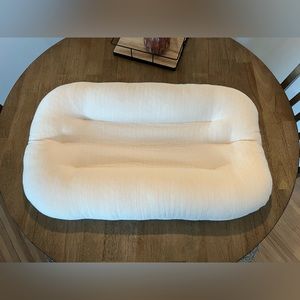 Infant Lounger. Snuggle Me Organic. Cream